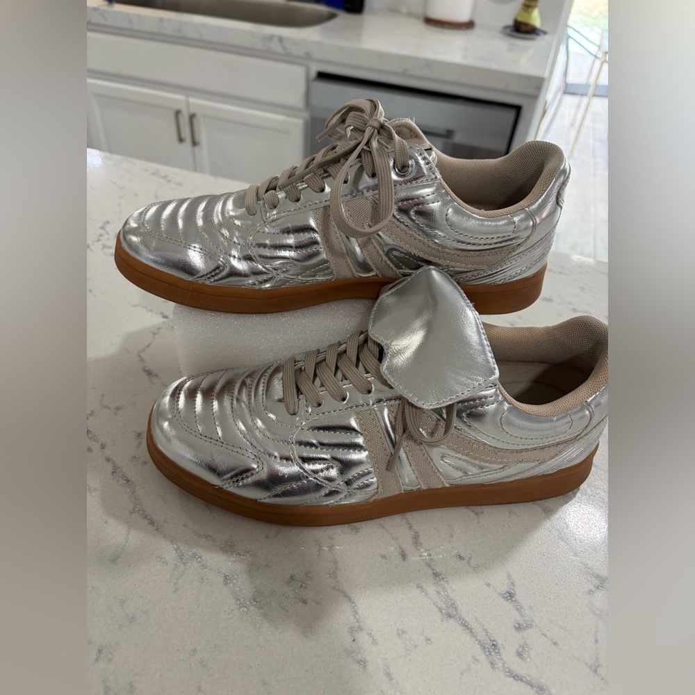 STEVE MADDEN Silver Metallic Sneakers with Gum Sole